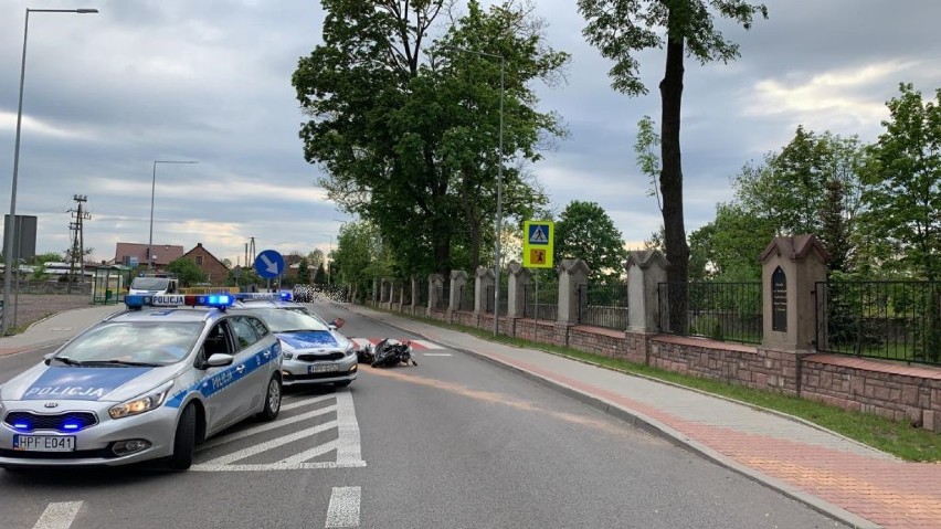 22-letni motocyklista uderzył w betonowe ogrodzenie kościoła. Poniósł śmierć na miejscu [ZDJĘCIA]