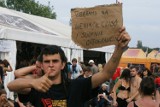 Przystanek Woodstock 2011: jedni zbierali na piwo, inni na wulkanizację prezerwatyw [zdjęcia]