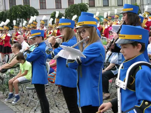 Odbył się II Festiwal Młodzieżowych Orkiestr Dętych w Skierniewicach. W niedzielę, 6 lipca, w Rynku dla skierniewiczan zagrała orkiestra dęta szkoły muzycznej w Skierniewicach oraz Gminna Młodzieżowa Orkiestra Dęta ze Starej Białej koło Płocka.