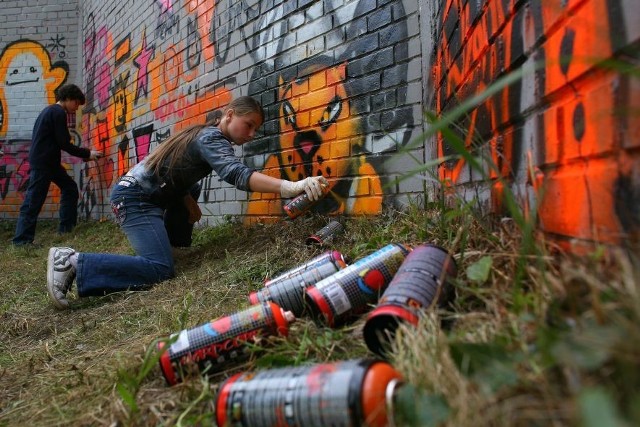 Nowy numer ma odciążyć alarmowy 112. Można pod nim zgłaszać m.in. nielegalne graffiti