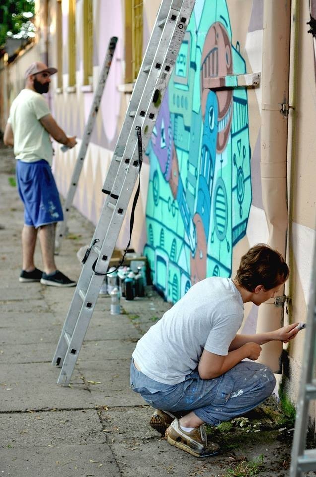 Artyści podczas tworzenia gdyńskich murali