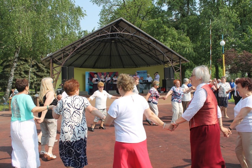 III Przegląd Zespołów Wokalnych  zorganizowano w muszli...