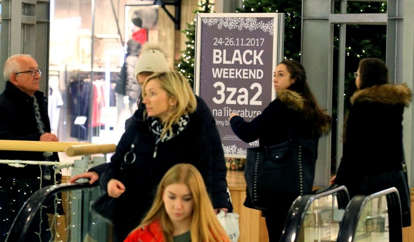 Black friday - sklepy prześcigają się w promocjach. Moda na...