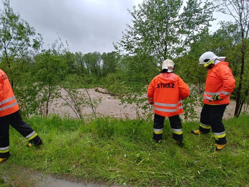 Żywiecczyzna - alarmy przeciwpowodziowe odwołany! Trwa sprzątanie po wielkiej wodzie i liczenie strat [ZDJĘCIA, AKTUALIZACJA]