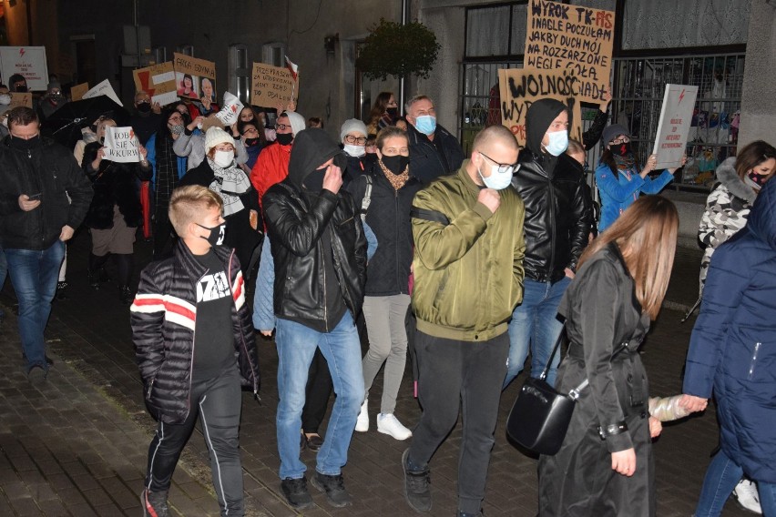 Protestujący na ulicach Łabiszyna