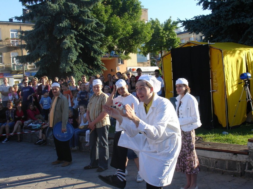 Teatr na Walizkach z Wrocławia podczas przedstawienia pt....