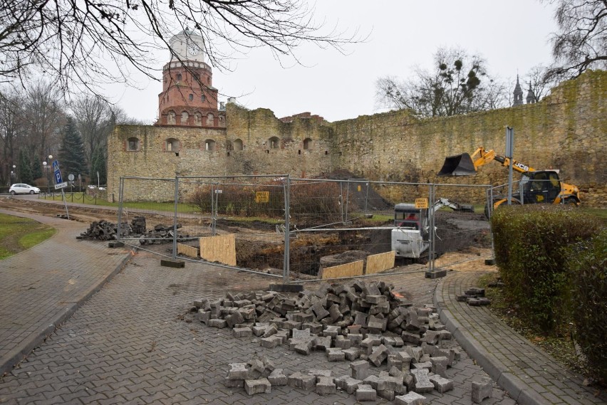 Na Podwalu w Wieluniu rozpoczęły się badania archeologiczne ZDJĘCIA