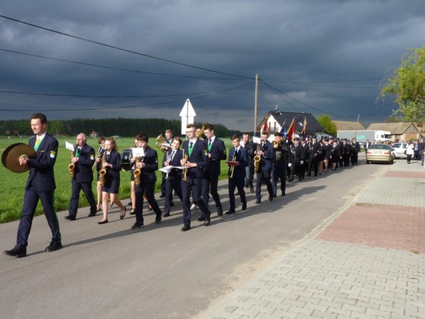 Poświęcenie nowego wozu i strażnicy OSP Ostrów - Lubockie.