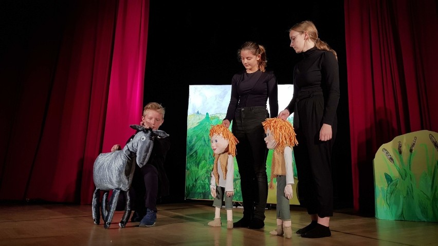 Strzeleckie Spotkania Amatorskich Teatrów Lalek 2018. Grupa "Gałganek" z Luboszyc i "Lalkarze" ze Spytkowic zajęli pierwsze miejsce