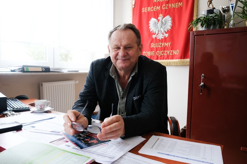 Krzysztof Neska, dyrektor ZSE, cieszy się z wyniku, choć,...
