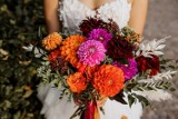 Inspiracje ślubne. Najmodniejsze dekoracje ślubne w sezonie ślubnym 2023. Jakie kolory dominują w bukietach i na stołach Par Młodych?