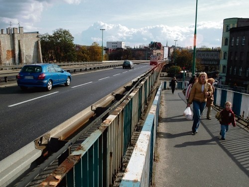 Estakada powstała w 1979 roku. Całkowicie zasłoniła chorzowski rynek