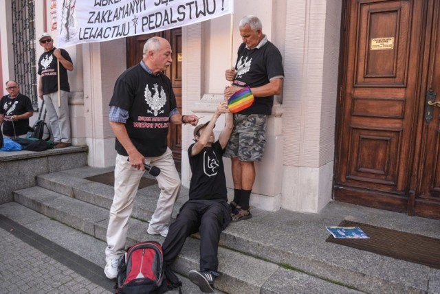 Poznań: Protestowali przeciwko Marszowi Równości