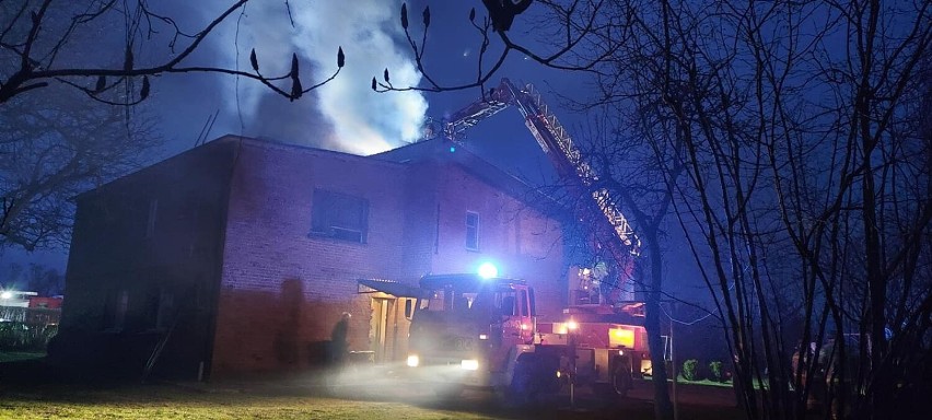 Dobrzyca. Kolejny pożar sadzy w kominie. Strażacy apelują o...