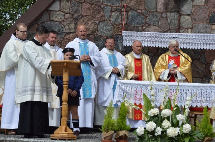 Nowy plac imienia księdza Rajskiego w Strzebielinie