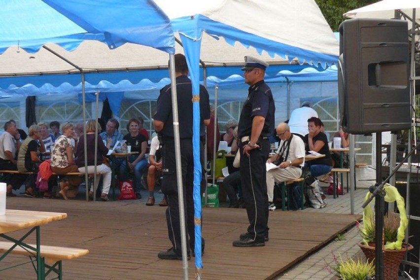 Policjanci z Żor u niepełnosprawnych na pikniku