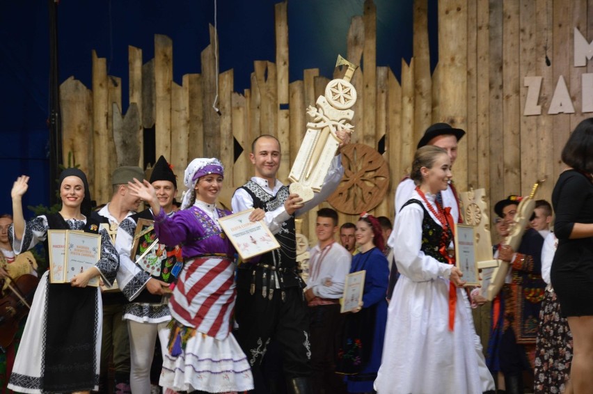 Rozdano ciupagi na Festiwalu Folkloru w Zakopanem [ZDJĘCIA]