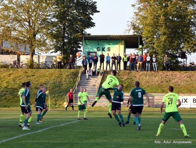 Podczas ostatniej kolejki rozgrywek klasy okręgowej zawodnicy Zjednoczonych Przytoczna nie dali szans rywalom z Bledzewa. Gładko wygrali 3:0. Bohaterem spotkania był zdobywca dwóch bramek Patryk Batura, trzecią dołożył Patryk Minge.