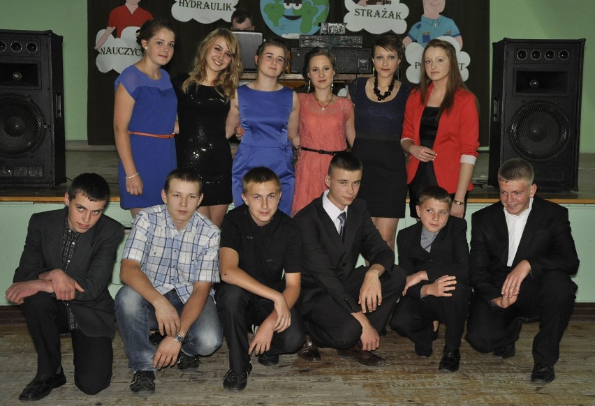 Trzecioklasiści z gimnazjum w Chrzypsku uczcili zakończenie szkoły balem