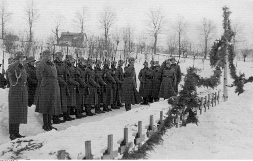 Tarnów, 1940 rok.Uroczystości na niemieckim cmentarzu...