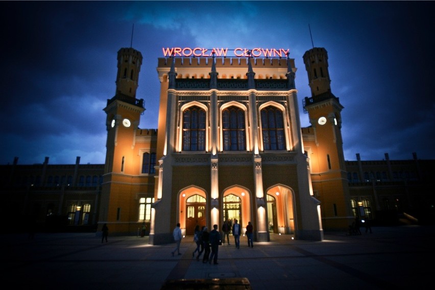 Wrocław: Dworzec Główny jak średniowieczny zamek (FILM I ZDJĘCIA)