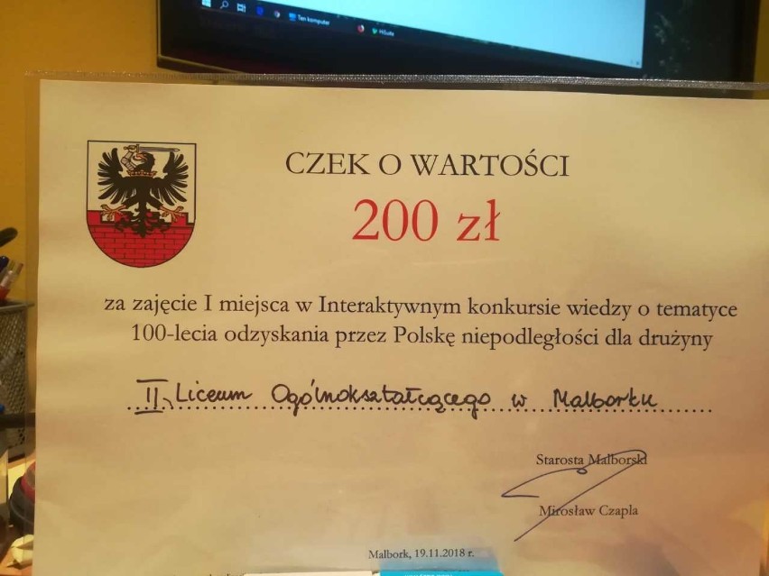 Malbork. II LO zwyciężyło w Jubileuszowym Powiatowym Konkursie Wiedzy z okazji 100-lecia niepodległości