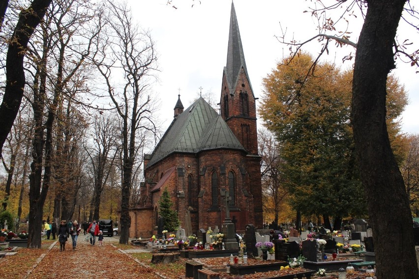 Cmentarz Mater Dolorosa w Bytomiu w piątek, 30 października...