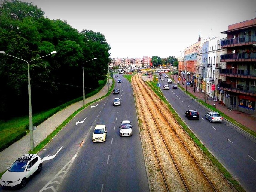Ulica Sobieskiego - jedna z głównych dróg w Dąbrowie...