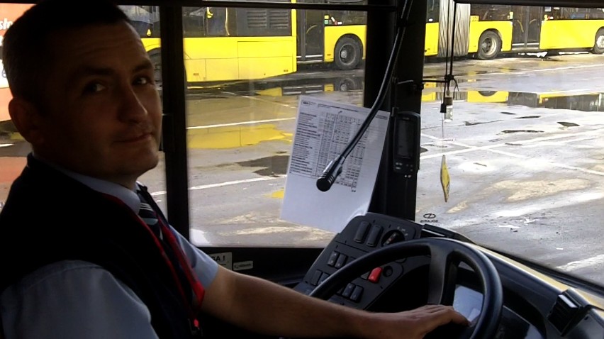 Grzegorz Maro, kierowca autobusu PKM, m.in. na linii 297....