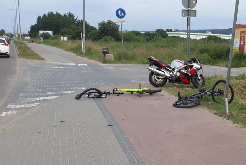 Rumia. Motocyklista wjechał w dwóch rowerzystów