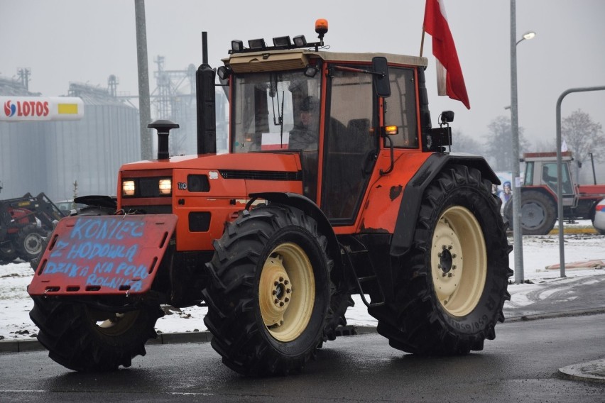 Protest rolników na drodze krajowej nr 11.