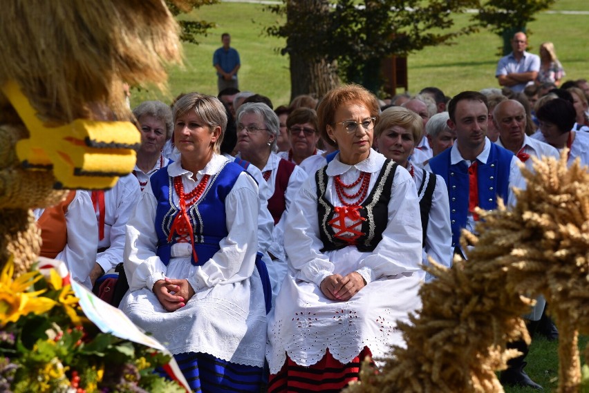 Kobylanka. Msza  święta na ołtarzu polowym przy sanktuarium z orkiestrą dętą i Turbo Aniołami. Po niej wielka dożynkowa zabawa na stadionie