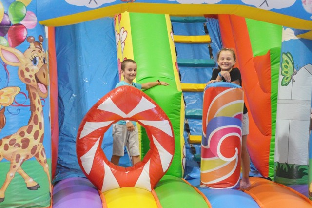 Przy ul. Nadbrzeżnej w Nowym Sączu oficjalnie zaczął działać Fun Park, czyli park dmuchańców. Zimą będzie tam znów lodowisko