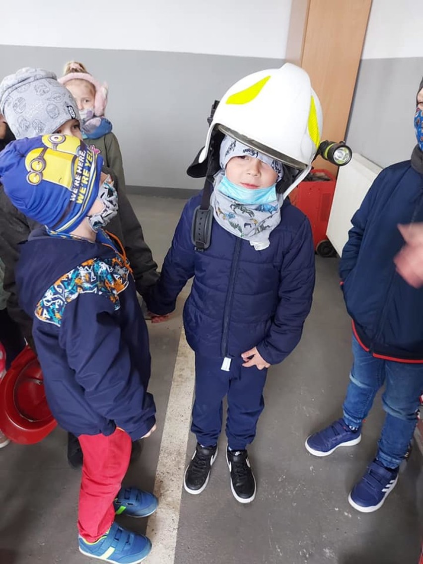Dzieci z Przedszkola Samorządowego w Nowych Polaszkach odwiedziły strażaków [ZDJĘCIA]