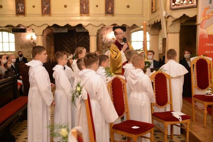 12 dzieci wzięło udział w I Komunii Świętej w parafii...