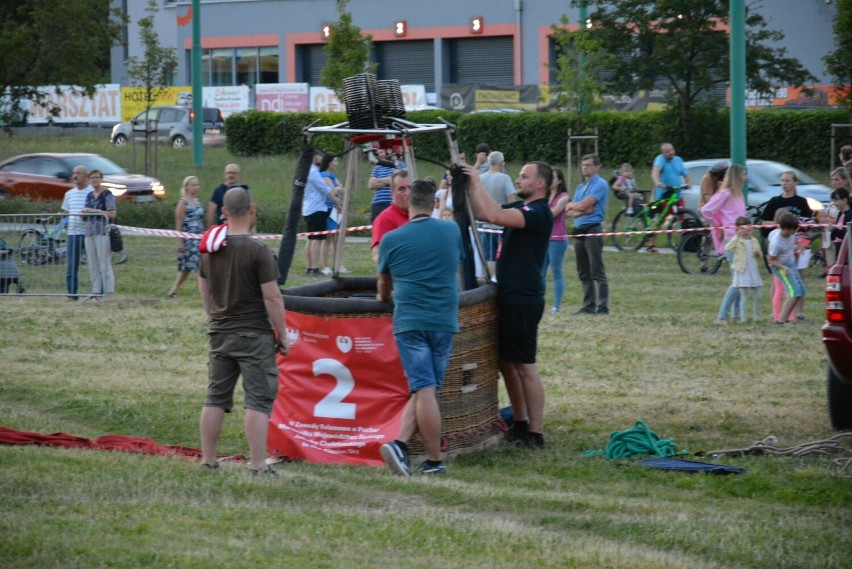 Zobacz kolejne zdjęcia. Przesuwaj zdjęcia w prawo - naciśnij...