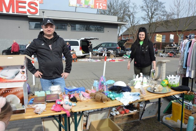 Tym razem miejscem wyprzedaży był plac targowiska między Netto a Comesem. Druga edycja cieszyła się dużo wyższą frekwencją tak wystawców, jak i zainteresowanych.