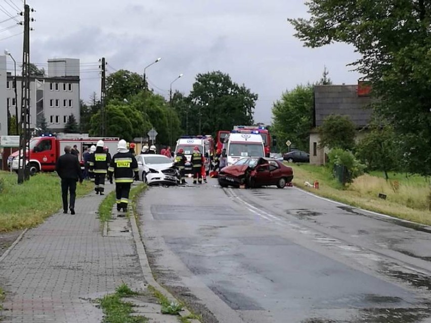 Poręba: Wypadek w pobliżu dyskoteki Weekend. Śmigłowiec zabrał rannego [ZDJĘCIA]