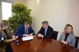 Umowy na targowiska w Osjakowie i Sulmierzycach podpisane