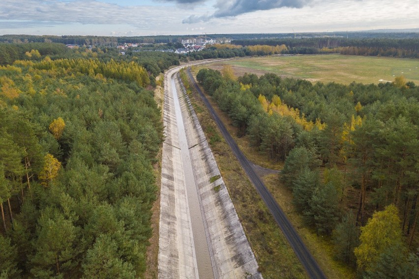 Pomimo że kanał i wiodąca obok droga są naszą infrastrukturą...