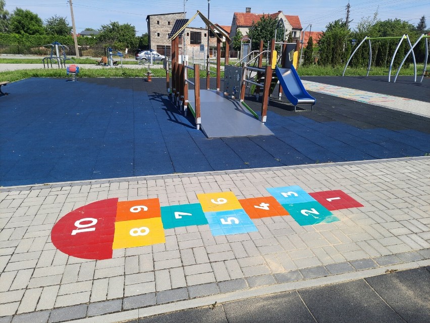 Nowy plac zabaw czeka na dzieciaki w Gliwicach-Brzezince. Zobaczcie jaki jest piękny! ZDJĘCIA