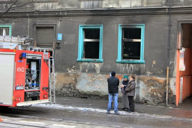 Pożar na ulicy Siemianowickiej. Cztery osoby w szpitalu