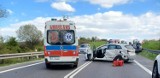 Wypadek na drodze krajowej nr 94 pod Krakowem. Ciężarówka zderzyła się z dwoma samochodami osobowymi. Są ranni