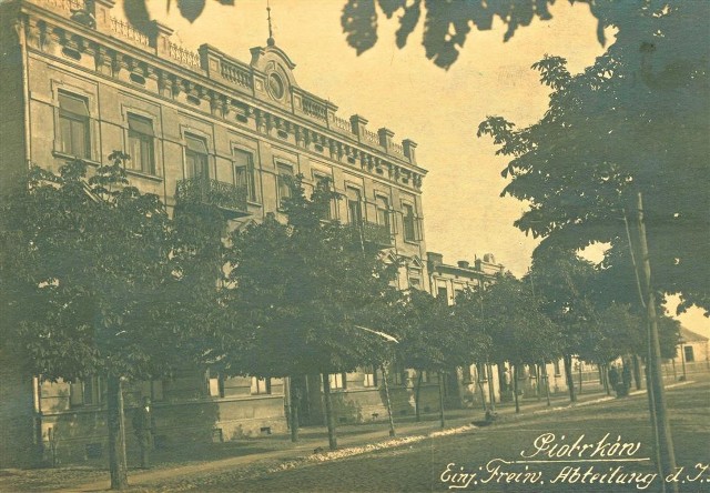Piotrków, lata 1915-18. W budynku przy ul. 3 Maja  znajdowały się wówczas koszary 100 Pułku Piechoty Austro-Węgier