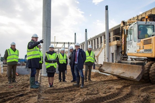 Lotnisko w Szymanach. Budowę wizytowała wicemarszałek Wioletta Śląska – Zyśk