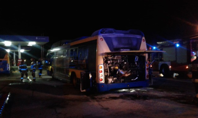 Autobus zapalił się na zajezdni. Pożar wybuchł w komorze silnika