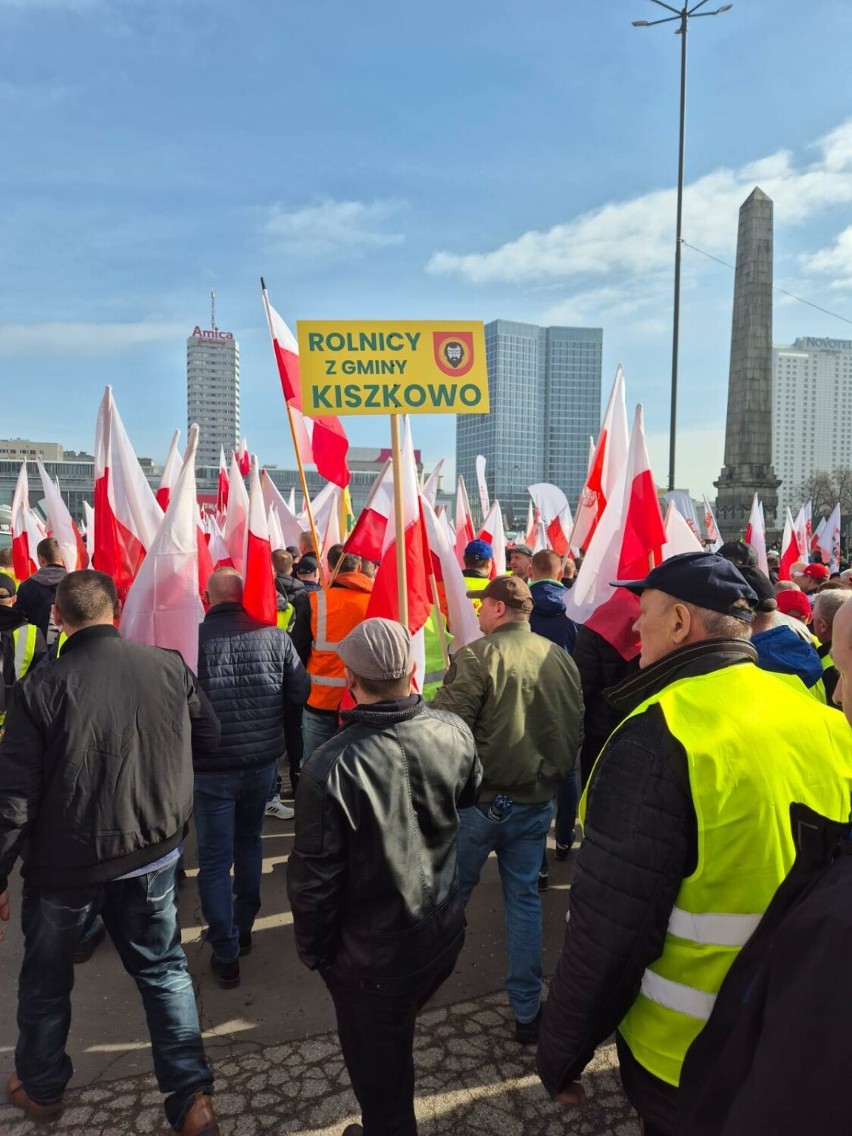 Protest rolników w Warszawie. Gospodarze z Wielkopolski i powiatu pleszewskiego ruszyli na Warszawę! Cały czas nie odpuszczają