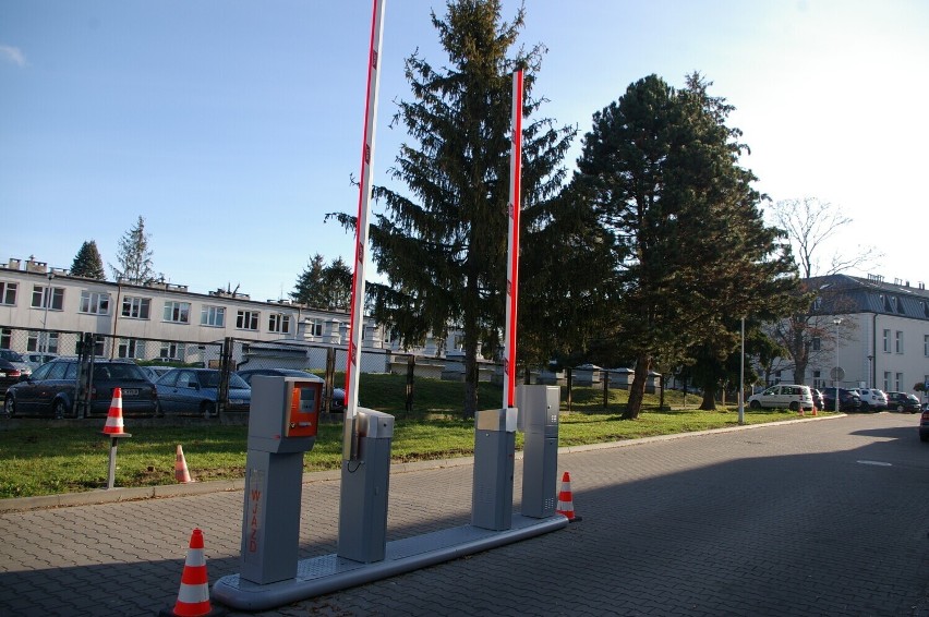 Parking na terenie szpitala już jest płatny