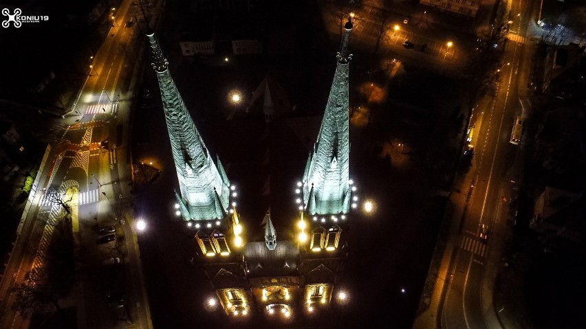 Zobacz nocne zdjęcia Rybnika z drona autorstwa Jacka Konika