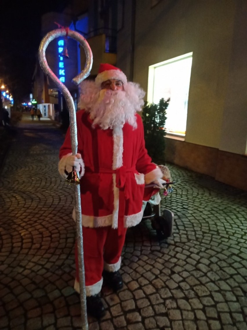 Ulicami Złotowa wieczorem niespodziewanie przemknął Święty Mikołaj